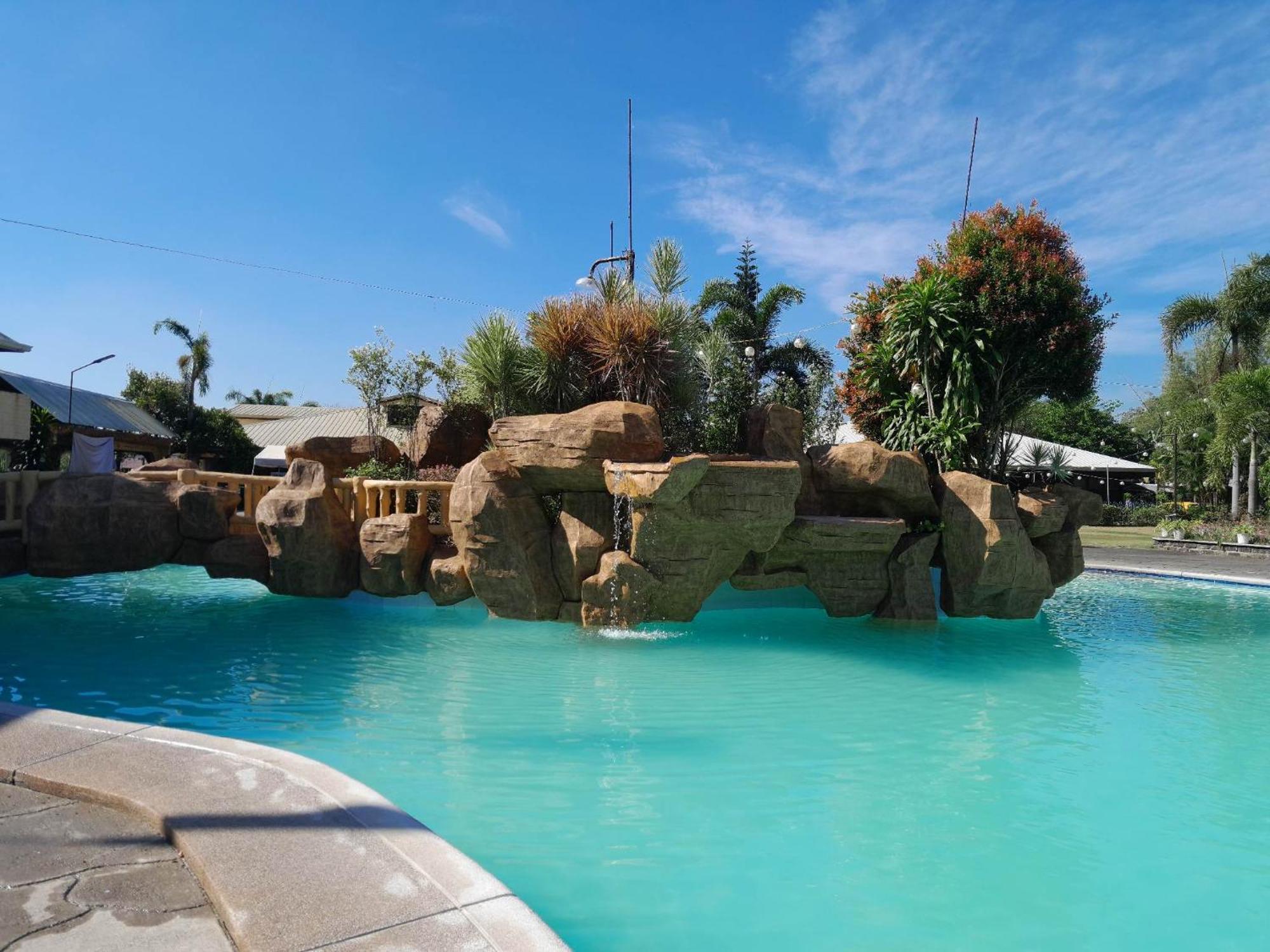 Klir Waterpark Resort And Hotels Guiguinto Exteriör bild